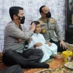 Kapolda Jatim Beri Beasiswa Pendidikan untuk Alfiansyah Anak Korban Tragedi Kanjuruhan