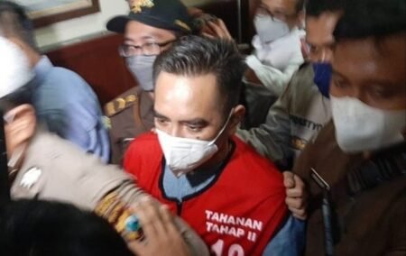 Bechi Tersangka Kasus Pencabulan Pesantren Jombang Dituntut 16 Tahun Penjara Jaksa penuntut umum menuntut Moch Subchi Atsal Tsani atau Mas Bechi dihukum 16 tahun penjara. /Zona Surabaya Raya/PRMN