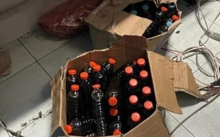 Klarifikasi, Temuan Miras di Stadion Kanjuruhan Ternyata Obat Penyakit PMK Dispora Kabupaten Malang memastikan temuan botol yang diduga miras merupakan obat hewan ternak. (Dok. Dispora Kabupaten Malang)