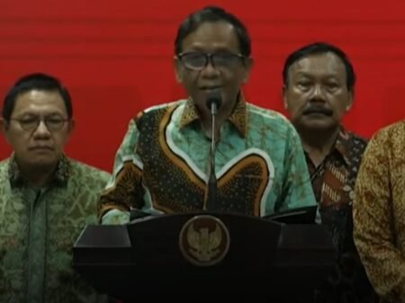 TGIPF Sebut Gas Air Mata Jadi Penyebab Kematian di Tragedi Kanjuruhan Tim Gabungan Independen Pencari Fakta (TGIPF) memberikan keterangan hasil investigasi tragedi Kanjuruhan / tangkapan layar