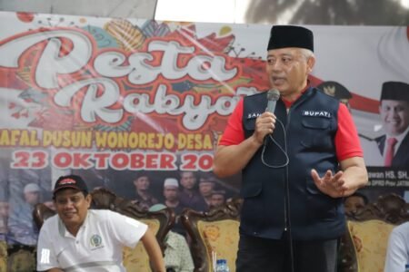 Hadiri Karnaval Argotirto, Bupati Sanusi Tekankan Pentingnya Pendidikan Bupati Sanusi menghadiri acara Karnaval Dusun Wonorejo di Desa Argotirto, Kecamatan Sumbermanjing Wetan didampingi Sekretaris Daerah Kabupaten Malang," Minggu (23/10/2022)