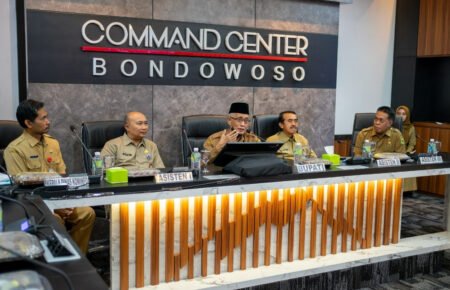 Tingkatkan Kinerja, Bondowoso Kini Memiliki Command Center Command Center diresmikan secara langsung oleh Bupati Bondowoso, KH. Salwa / dok. Pemkab Bondowoso