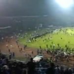 Laga Arema FC vs Persebaya Berakhir Ricuh, Puluhan Suporter Meninggal Dunia