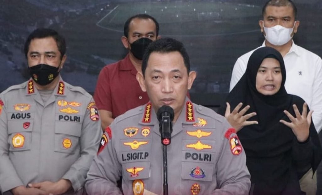 Kapolri Tetapkan 6 Tersangka, Tragedi Kanjuruhan Malang Kapolri Jenderal Listyo Sigit Prabowo mengumumkan tersangka tragedi kanjuruhan / divhumaspolri