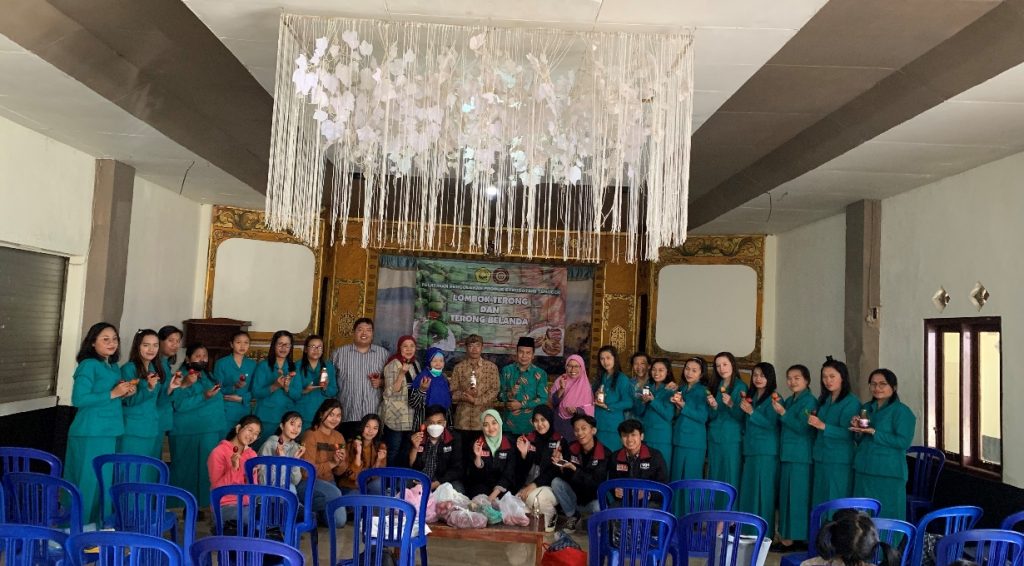 Inovatif, Mahasiswa PMM UMM Latih Warga Ngadisari Pengolahan Produk Etnobotani Pelatihan Pengolahan Produk Etnobotani di Desa Ngadisari oleh Mahasiswa PMM UMM bersama Mahasiswa UNEJ