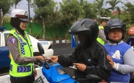 Gunakan ETLE, Polres Malang Tak Lagi Gunakan Tilang Manual Satlantas Polres Malang lalukan edukasi dan teguran lalu lintas / humas Polres Malang