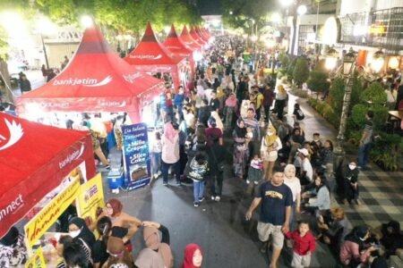 Berjalan Lancar, Karnaval Nang Tunjungan Bakal Dijadikan Agenda Tahunan Pemerintah Kota (Pemkot) Surabaya bersama Dewan Kerajinan Nasional Daerah (Dekranasda) Surabaya dan Bank Jatim menggelar Event akbar “Karnaval Nang Tunjungan” / dok. Pemkot Surabaya