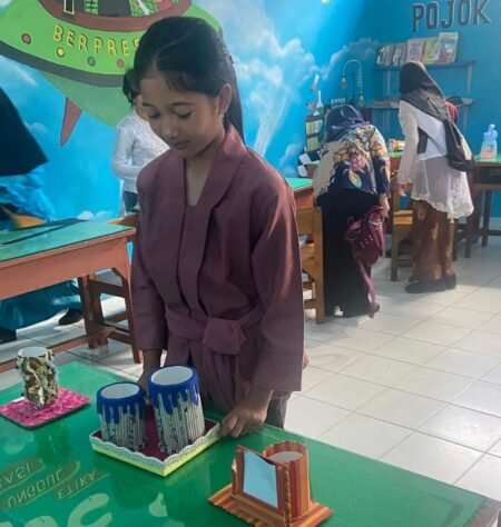 Dorong Kreativitas Siswa, PMM UMM Gelar Pameran Seni dan Fashion Show Pameran seni siswa SD Negeri 2 Waturejo Kabupaten Malang / istimewa