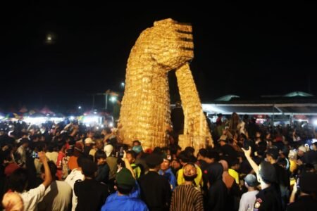 Potret Festival Banjir Tahu Kunir Kidul Lumajang, Ajang Unjuk Potensi Lokal Keseruan Festival Banjir Tahu Kunir Kidul Lumajang/ Kominfo-lmj/Fd