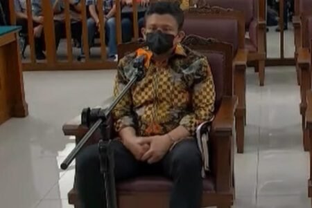Kejagung Lakukan Evaluasi Siaran Langsung Sidang Ferdy Sambo Ferdy Sambo saat mengikuti sidang perdana kasus pembunuhan Brigadir J. /Tangkapan layar YouTube.com/Pengadilan Negeri Jakarta Selatan