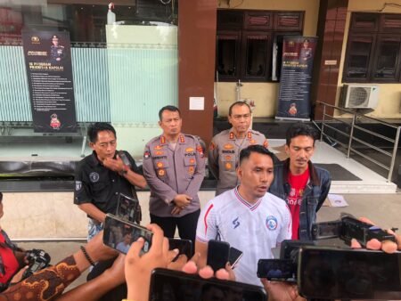 Geruduk Polda Jatim, Aremania Tuntut Penetapan Tersangka Baru Tragedi Kanjuruhan Perwakilan Aremania Zulham Akhmad Mubarrok usai melakukan audiensi di Polda Jawa Timur / istimewa