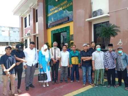 Kecewa Atas Putusan Hakim, Takmir Masjid Sunan Kalijaga Bakal Ajukan Banding Kuasa dan jajaran Takmir Masjid Sunan Kalijaga Desa Pakisjajar, Kecamatan Pakis datangi Pengadilan Agama Kabupaten Malang