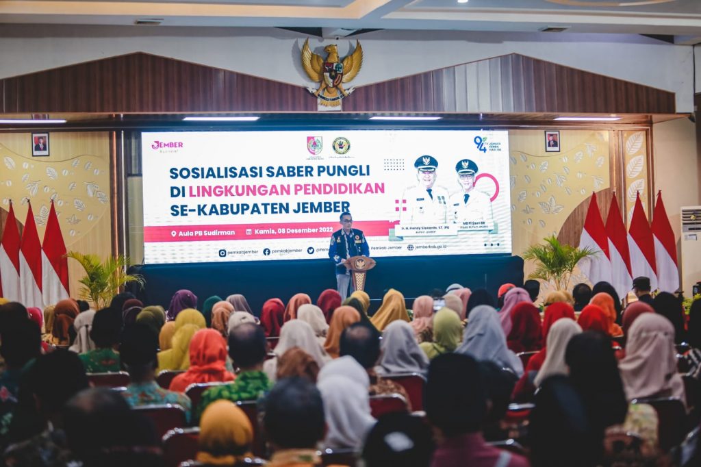 Bupati Jember Perintahkan Para Kepala Sekolah Hindari Pungli Sosialisasi Saber Pungli Kabupaten Jember / ipf