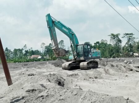 Jalur Curah Kobokan dan Kajar Kuning Lumajang Mulai Diperbaiki Perbaikan jalur Curah Kobokan Lumajang / Kominfo-lmj/Fd