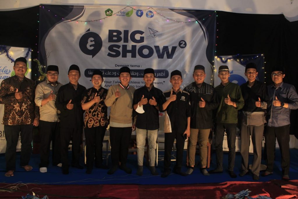 Babak Akhir Pengembangan Bahasa Asing, EAC Kelas Idaman Gelar Big Show Big Show English & Arabic Comunity (EAC) Kelas Idaman SMA An Nur Bululawang