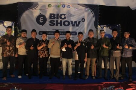 Babak Akhir Pengembangan Bahasa Asing, EAC Kelas Idaman Gelar Big Show Big Show English & Arabic Comunity (EAC) Kelas Idaman SMA An Nur Bululawang