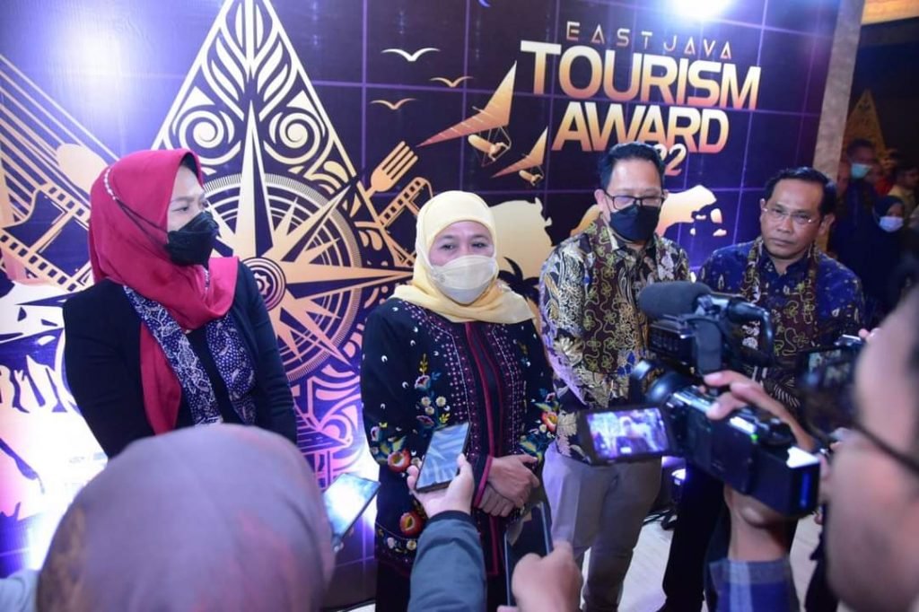 Kantor Digeledah KPK, Begini Penjelasan Gubernur Jatim Khofifah Gubernur Jawa Timur Khofifah Indar Parawansa dalam acara East Java Tourism Award