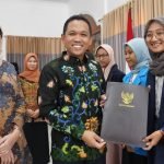 Pemkab Lumajang Berikan Beasiswa pada Ratusan Mahasiswa