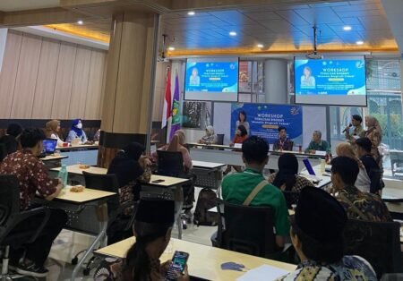 Telaah Penulisan Biografi, Mahasiswa Unisma Gelar Workshop Mahasiswa Pendidikan Bahasa dan Sastra Indonesia Universitas Islam Malang (Unisma) mengadakan Workshop Penulisan Biografi dengan tema "Menulis Biografi Tokoh"