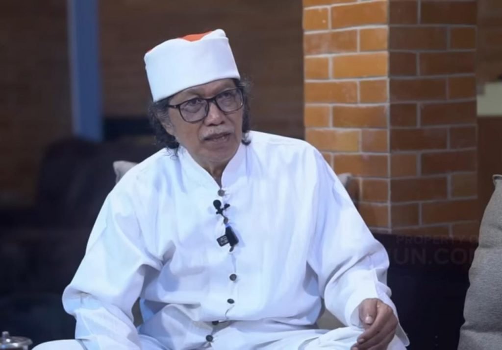 Sebut Jokowi Fir’aun, Cak Nun Panen Hujatan Emha Ainun Najib atau Cak Nun saat memberikan keterangan / caknun.com