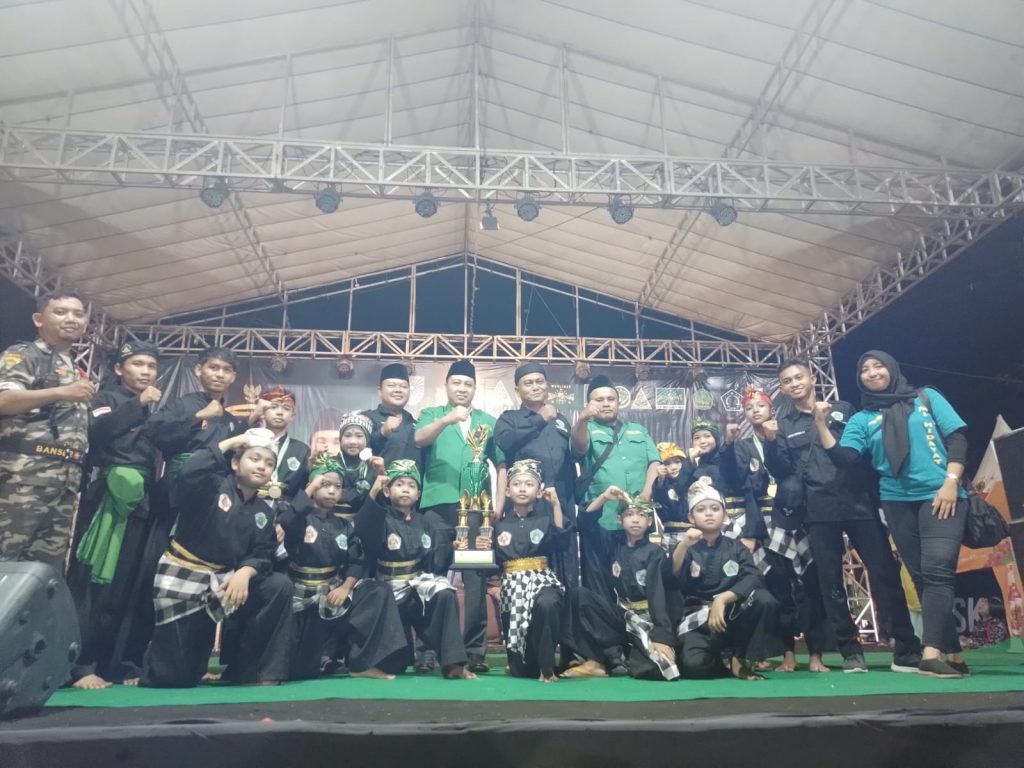 Pagar Nusa MI Hidayat Probolinggo Sabet Penghargaan Festival Seni Pencak Silat Harlah 1 Abad NU Pagar Nusa MI Hidayat Probolinggo terima Penghargaan Festival Seni Pencak Silat Harlah 1 Abad NU