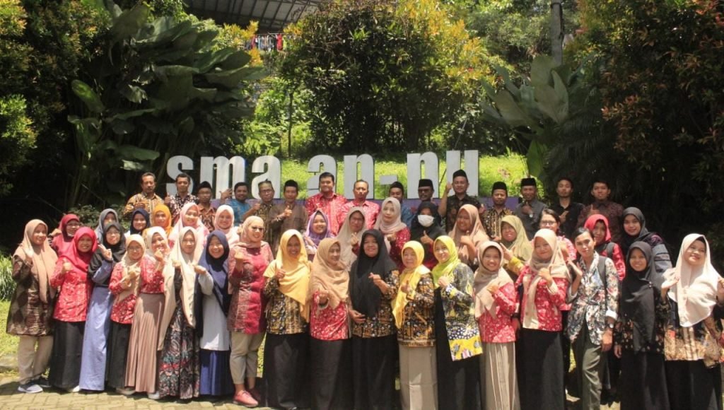 SMA An Nur Menjadi Tuan Rumah Pertemuan Guru Matematika Se-Kabupaten Malang Pertemuan guru matematika SMA se-kabupaten Malang di SMA An Nur Bululawang / ist