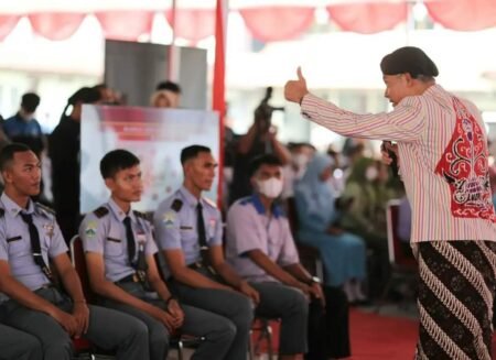 Maksimalkan Tenaga Kerja, Ganjar Dorong Perusahaan Buat Kurikulum Sesuai Kebutuhan Gubernur Jawa Tengah Ganjar Pranowo Cilacap dalam Job And Education (JED) Fair 2023 di SMKN 1 Cilacap / ist