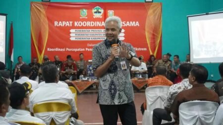 Upaya Ganjar Entaskan Kemiskinan Ekstrim di Jawa Tengah Gubernur Jawa Tengah, Ganjar Pranowo dalam rapat koordinasi bersama antara Pemprov Jateng, Pemkab Banjarnegara dan Pemkab Wonosobo / dok. Pemprov Jateng
