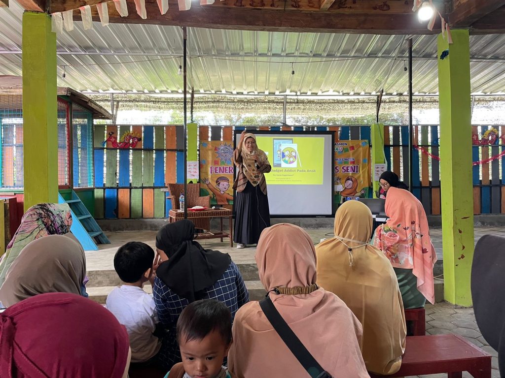 PMM UMM KB ‘Aisyiyah 2, Dau: Kelompok 8, Gelombang 13 Bawakan Program Parenting dengan Pembahasan 5 Bahasa Cinta Program Parenting Kelompok 8, Gelombang 13 PMM UMM KB Aisyiyah DAU