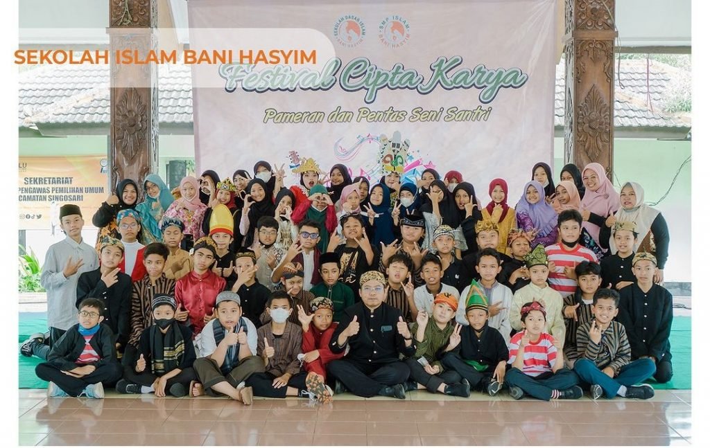 8 Tips Menjadi Guru Yang Ideal Di Dalam Dan Luar Kelas Penampilan Karya Santri Bani Hasyim Dalam Giat Pentas Seni Dan Unjuk Kemampuan Santri Yang di Laksanakan Pada Pekan Ke-4 Setiap Bulan