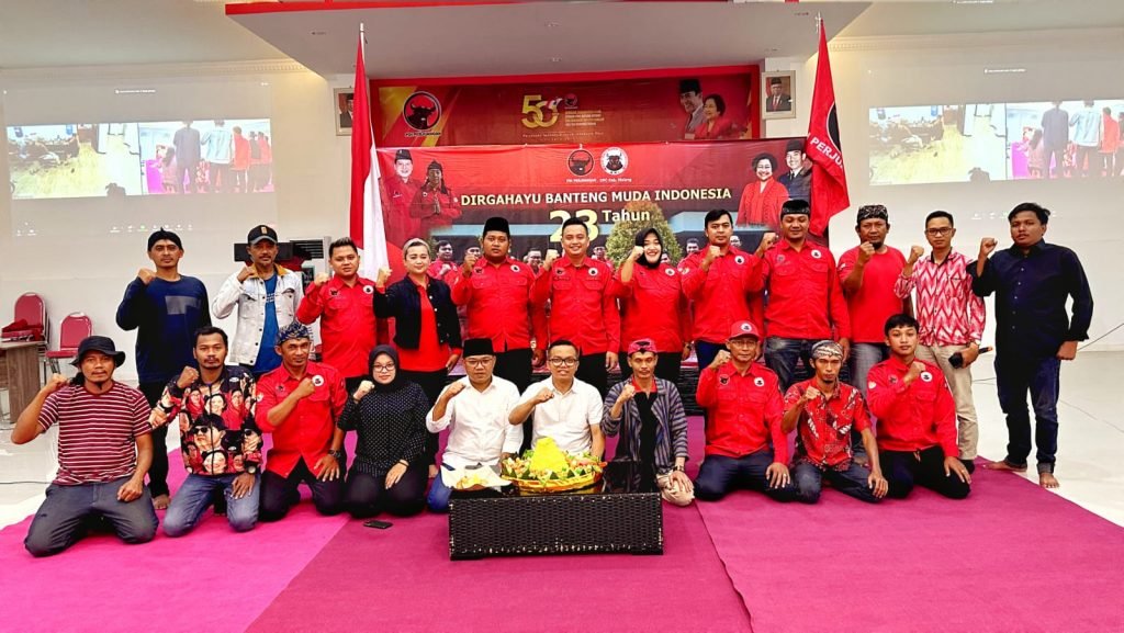 Hari Jadi Ke-23, DPC BMI Kab. Malang Komitmen Bergerak Membangun Indonesia Pemotongan tumpeng peringati Harlah Banteng Muda Indonesia (BMI) Kabupaten Malang ke 23