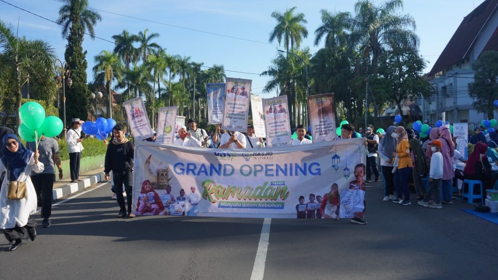 Hafiz Cilik, Game Seru dan Tingkah Grup Lawak Mlumah Ramaikan Tarhib Ramadan YDSF cabang Malang di CFD Hafiz Cilik, Game Seru dan Tingkah Grup Lawak Mlumah Ramaikan Tarhib Ramadan YDSF cabang Malang di CFD