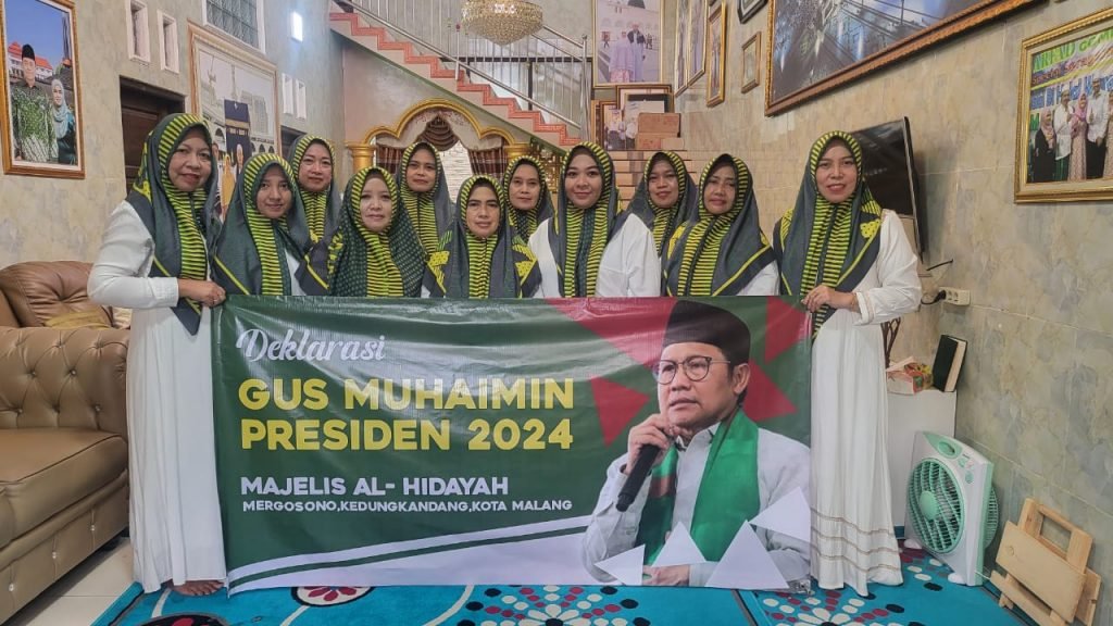 Puluhan Jamaah Majelis Ta’lim Al Hidayah Mergosono, Bulatkan Tekad Dukungan Gus Muhaimin Sebagai Presiden 2024 Deklarasi Dukungan Untuk Gus Muhaimin Iskandar Sebagai Presiden 2024 oleh Majelis Ta'lim Al Hidayah Mergosono yang berlangsung pada Rabu, 28/06 di jalan Kolonel Sugiono 3 Kelurahan Mergosono Kec. Kedung Kandang Kota Malang
