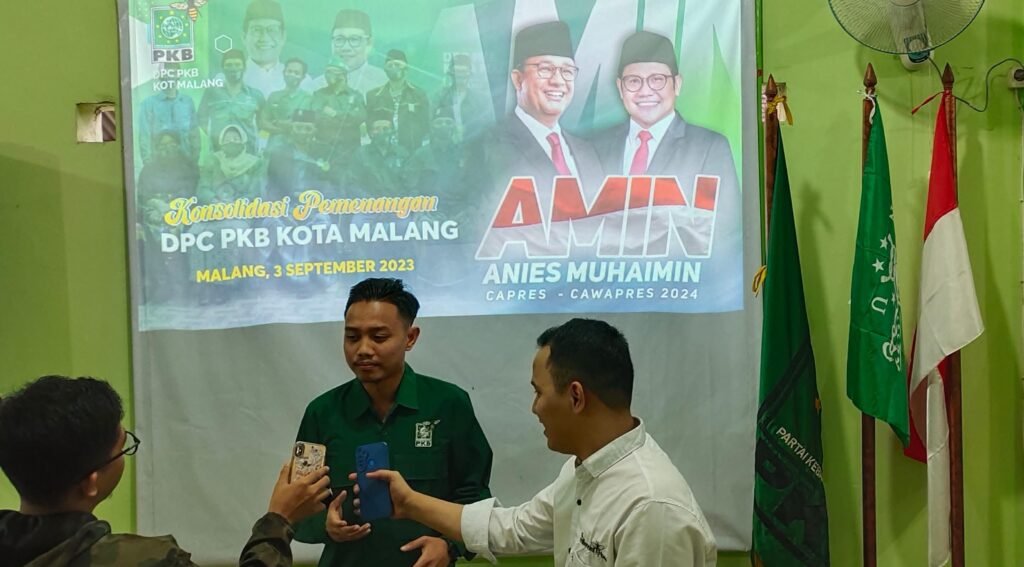 Gelar Konsolidasi Pemenangan Pilpres, Manajer Kampanye DPC PKB Kota Malang “Kami Tunduk dan Patuh Pada Perintah Partai” Manajer Kampanye Pemilu DPC PKB Kota Malang saat menemui awak media di sela-sela giat Konsolidasi Kemenangan Pilpres Anis Baswedan dan Gus Muhaimin Iskandar bertempat di kantor DPC