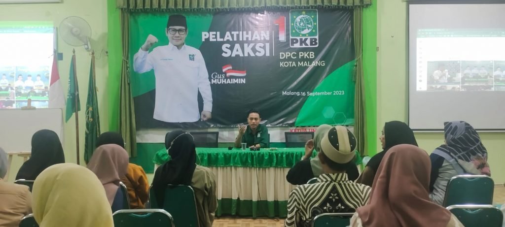 Dewan Pengurus Cabang Partai Kebangkitan Bangsa (DPC PKB) Kota Malang Menggelar Pelatihan Saksi Partai Vol. 3 untuk Pemilu 2024 Moh. Badrul Bari Ketua Lembaga Kaderisasi Dewan Pengurus Cabang Partai Kebangkitan Bangsa ( DPC PKB ) Kota Malang Saat Memberikan Arahan Dalam Pelatihan Saksi Vol. 3 (Sabtu,16/09)