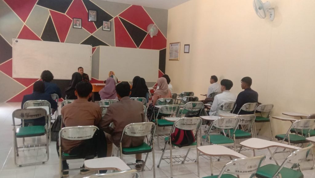 LAZNAS YDSF, Laksanakan Seleksi Tes Tulis Penerima Beasiswa Tahfidz Qur’an Suasana seleksi tes tulis bagi calon mahasiswa penerima beasiswa Tahfidz Qur'an di kampus Universitas Abdurrahman Saleh Situbondo, pada Jum'at (22/09/23).