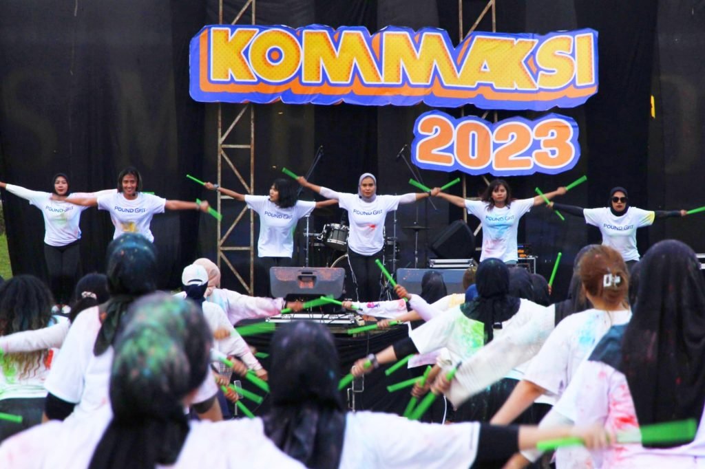 ColourPound Party dan Metaverse Meriahkan Acara KOMMAKSI Apresiasi karya praktikum mahasiswa yang bertajuk Komunikasi UMM Beraksi (KOMMAKSI)