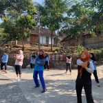 Gelar Senam Sehat, Mahasiswa KKN UIN Walisongo Ajak Masyarakat Desa Polosiri Olahraga