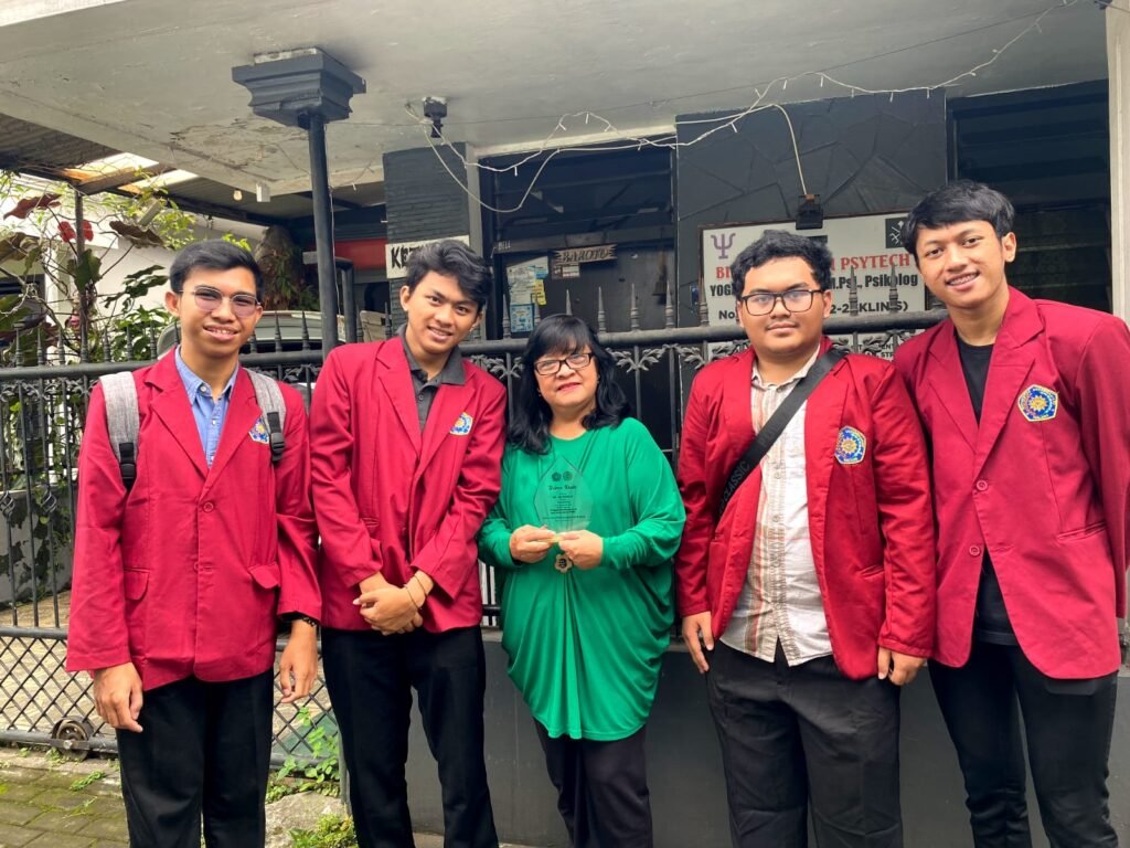 Mahasiswa PMM UMM Sosialisasikan Penanaman Hidroponik Pmm umm