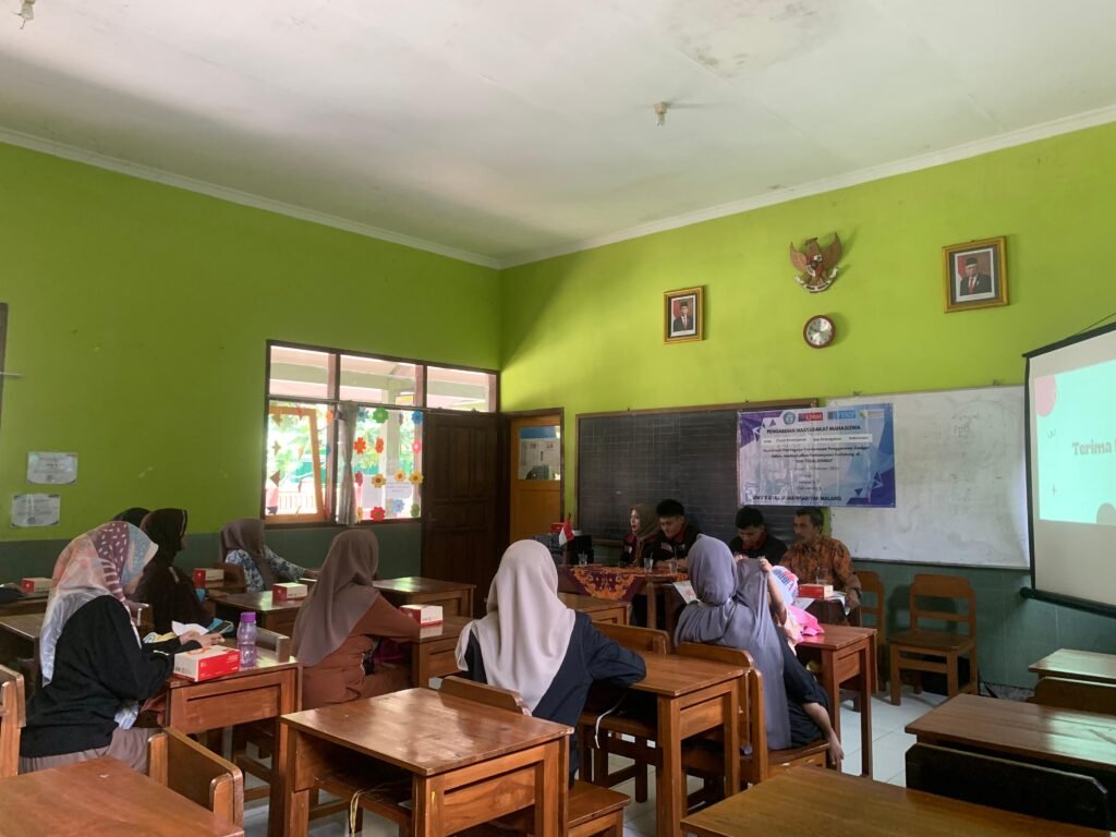Tingkatkan Kemampuan Calistung, Mahasiswa PMM UMM Sosialisasikan Pentingnya Pembatasan Penggunaan Gadget Pmm umm