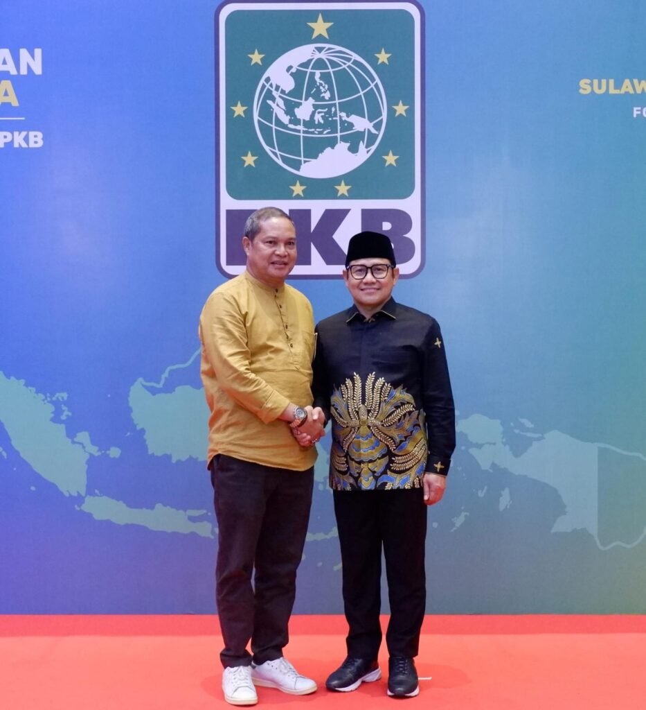 Salaman Bersama Gus Muhaimin, Isa Suneth Mantap Maju Sebagai Calon Bupati Seram Bagian Barat Prosesi salaman permohonan restu Muhammad Isa Suneth pada Gus Muhaimin Iskandar ketua Umum PKB