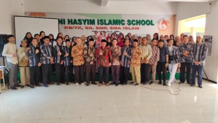 SMP Islam Bani Hasyim Intensifkan Penggunaan Bahasa Asing untuk Siswa-siswinya SMP Islam Bani Hasyim Intensifkan Penggunaan Bahasa Asing untuk Siswa-siswinya