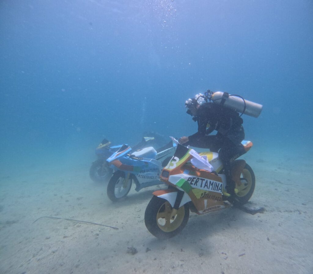Pelestarian Terumbu Karang di Pantai Pandanan: Giat Transplantasi Karang untuk Wisata dan Ekosistem Peletakan Motor Bawah Laut di Laut Pantai Pandanan