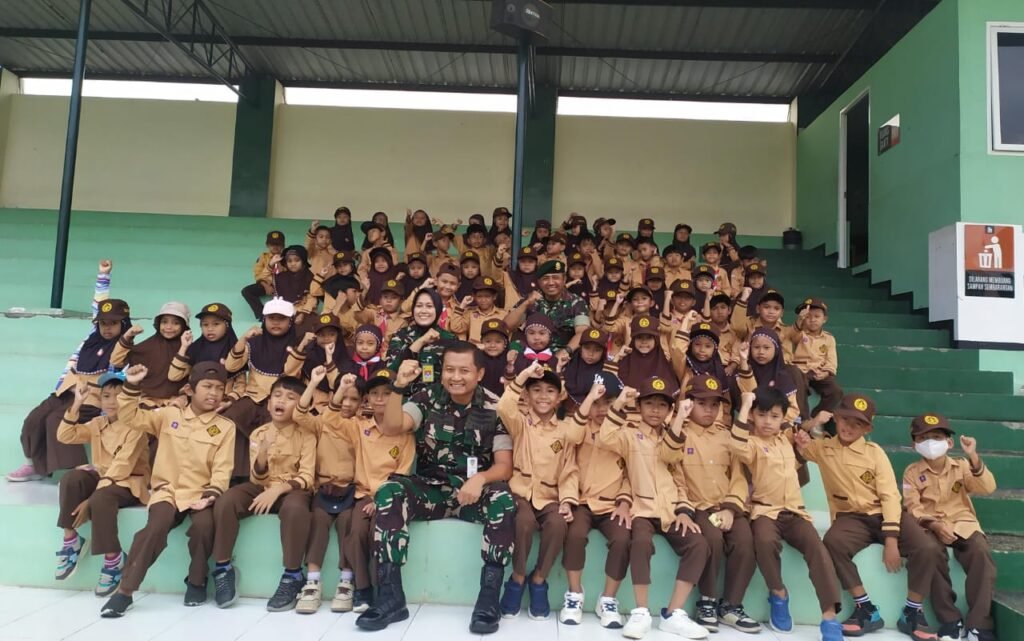 Santri SD Islam Bani Hasyim Antusias Ikuti Kegiatan Orang Tua Mengajar Bersama TN Santri SD Islam Bani Hasyim Antusias Ikuti Kegiatan Orang Tua Mengajar Bersama TN
