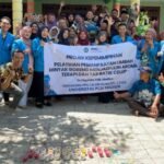 Pemanfaatan Limbah Minyak Goreng menjadi Lilin Aroma Terapi dan Kreasi Pembuatan Totebag Batik Celup