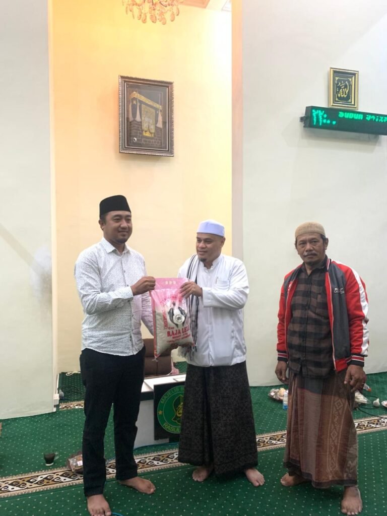 Yayasan 17 Oktober Indonesia Resmi Diperkenalkan dalam Majelis Sholawat Burdah di Kota Malang Yayasan 17 Oktober Indonesia Resmi Diperkenalkan dalam Majelis Sholawat Burdah di Kota Malang
