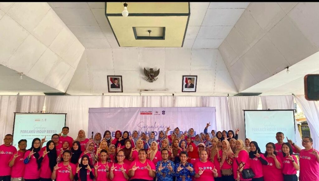Ajak Biasakan Hidup Bersih, PT. HM Sampoerna Tbk SKT Plant Rungkut 1 Surabaya, Laksanakan Sosialisasi Perilaku Hidup Bersih Suasana di Balai Pertemuan Kelurahan Rungkut Tengah, Kecamatan Gunung Anyar, Kota Surabaya, PT. HM Sampoerna Tbk. - SKT Plant Rungkut 1 menggelar acara Sosialisasi Perilaku Hidup Bersih kepada masyarakat