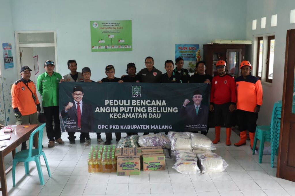 PKB Kabupaten Malang Salurkan Bantuan untuk Korban Puting Beliung di Desa Sumbersekar PKB Kabupaten Malang Salurkan Bantuan untuk Korban Puting Beliung di Desa Sumbersekar