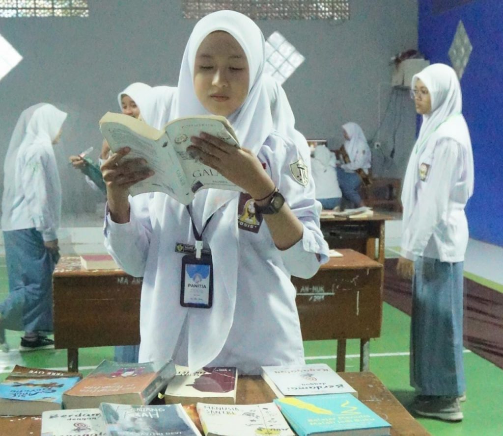 Program lestari literasi yang digagas oleh Duta Putri SMA An Nur Bululawang